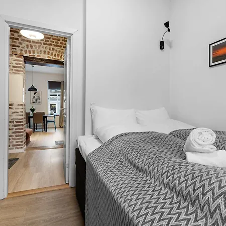 Apartment Dinbnb L Stylish - Fireplace & Balcony In *