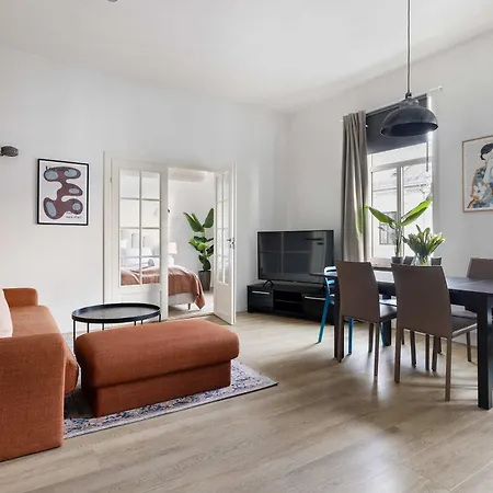 Dinbnb L Stylish - Fireplace & Balcony In Apartment *